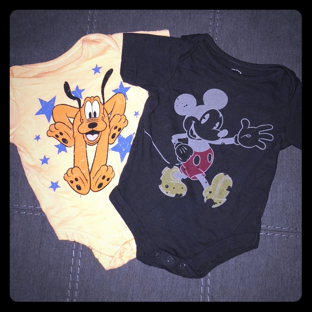 {DISNEY} 2 ONSIES EUC